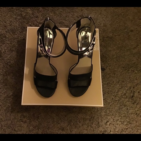 Micheal Kors Black Ladies heeled Sandals. - Picture 2 of 5
